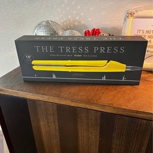 BRAND NEW in the box Dry Bar The Tress Press Straightener